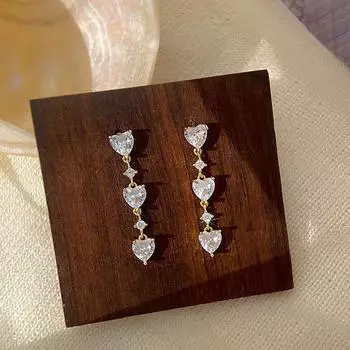 Три серьги в форме сердца Серьги-кисточки Нишевый дизайн Милые серьги в форме сердца Легкие и роскошные