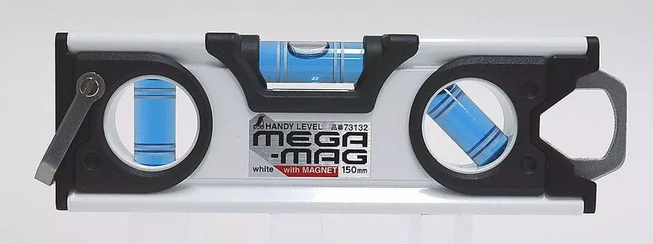 Уровень ручной с магнитом Shinwa Sokutei белый 150 мм 73132 MEGA-MAG белый