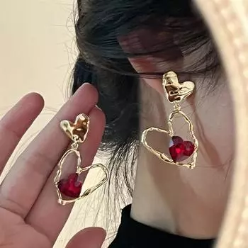 Увеличенные золотые серьги со специями