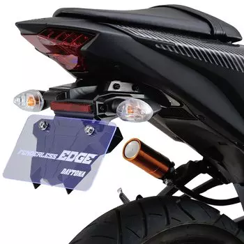 В комплект поставки входит светодиодный отражатель номерного знака Daytona Fenderless EDGE 25803, черный, YZF-R25/R3 (19–21) & чёрный