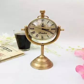 Винтажные латунные старинные настольные часы с компасом.