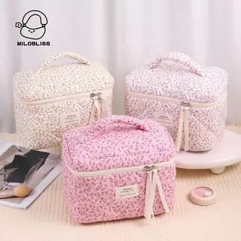 Вместительная стеганая косметичка с цветочным узором cherry blossom pillow bag розы красного