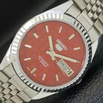 ВОССТАНОВЛЕННЫЕ АВТОМАТИЧЕСКИЕ МУЖСКИЕ ЧАСЫ SEIKO 5, СДЕЛАНО В ЯПОНИИ, КРАСНЫЙ ЦИФЕРБЛАТ, ИЗГОТОВЛЕННЫЙ НА ЗАКАЗ a440035-2 QV90-a440035