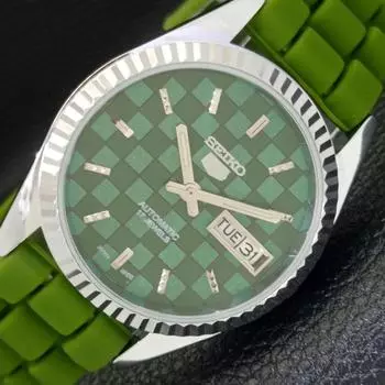 ВОССТАНОВЛЕННЫЕ МУЖСКИЕ ЧАСЫ SEIKO 5 AUTOMATIC ИЗГОТОВЛЕННЫЕ В ЯПОНИИ ЗЕЛЕНЫЙ ЦИФЕРБЛАТ ИНДИВИДУАЛЬНЫЙ a440016-2 QV90-a440016
