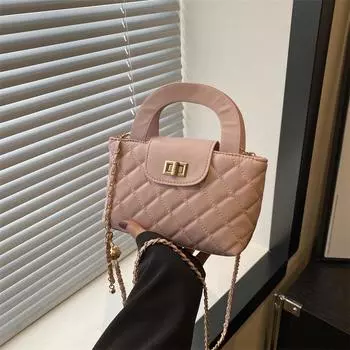 Xiaoxiangfeng rhombus chain bag, high-end mobile phone bag, female messenger small square bag 2024 spring and summer new tofu bag чёрный