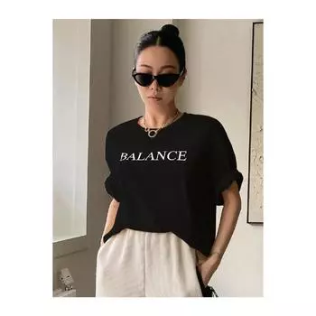 Женская черная футболка с принтом Balance
