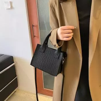 Женская сумка через плечо, модная сумка для отдыха, простая маленькая квадратная сумка, женская сумка 20.5 x 15.5 x 8.5 cm розы красного