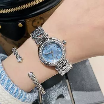 Женские часы Горячая модель Маленькие круглые часы Ins Design Temperament Watch Женские легкие роскошные нишевые женские часы