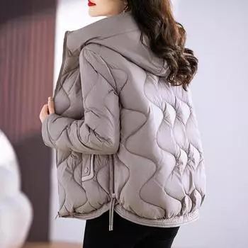 Женские короткие стеганые изделия Новогодние модели, глянцевая мода, зарубежный стиль, тонкие и легкие стеганые изделия с капюшоном M