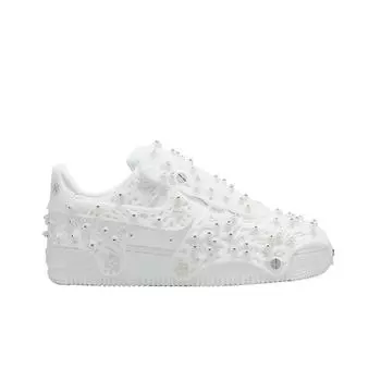 Женские кроссовки W Nike x Air Force 1 LXX Triple White CV7668-100