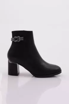 Женские модные короткие сапоги на каблуке с цепочкой