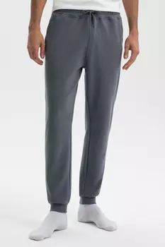 Джоггеры на кулиске