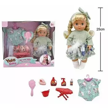 Кукла (25см) в оливковом костюме с набором одежды (боди) и а ксессуарами:утюг,гладильная доска,корзина,средства,расческа