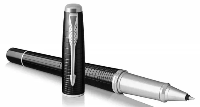 Ручка роллер Parker Urban Premium T312 (1931614) Ebony Metal CT F черные чернила подар.кор.