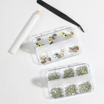 Swanky Stamping, Дизайн стразы