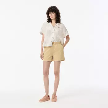 Женские короткие однотонные шорты Lacoste