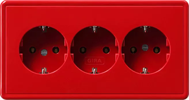 019943 Тройная розетка с заземляющими контактами с формованной накладкой Красный Gira S-color