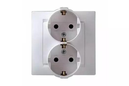 1590459-030 Розетка двойная с заземлением Schuko, 16А 250В, винтовой зажим, белый Simon 15