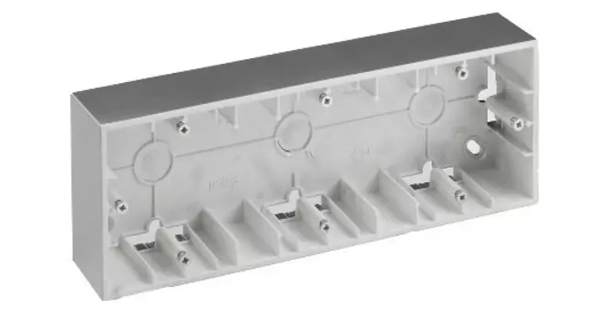 1590753-033 Монтажная коробка для накладного монтажа, 3 поста, алюминий Simon 15