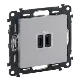 753307 Valena LIFE. Зарядное устройство с двумя USB-разъёмами тип С-тип С 240В/5В 3000мА.С лицевой панелью. Цвет Алюминий. Legrand