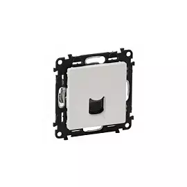 753440 Valena LIFE. Информационная розетка одиночная RJ45 Кат. 5е UTP. С лицевой панелью. Белая Legrand