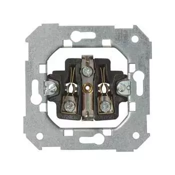 75462-39 Розетка двухполюсн. 2P+E с заземл., с уменш.глубиной установ., 16А 250В,винтовой зажим,82,82Н,82Д,88 Simon