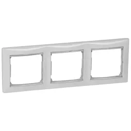 770493 Рамка Valena Белый / Серебряный штрих 3-постовая Legrand