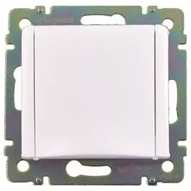 774422 Valena Розетка 1-ая с/з с крышкой Legrand