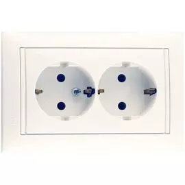 774427 Valena Розетка 2-ая с/з с защитными шторками литая Legrand