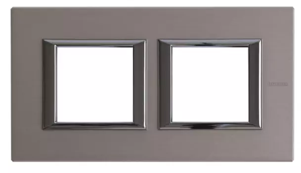 HA4802M2HNX Рамка Axolute Квадрат Титан 2+2 модуля Bticino