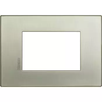 HW4803TIS Рамка 1 пост AIR, прямоугольная форма. МАТОВАЯ ПОВЕРХНОСТЬ. Цвет Матовыи? титан. Итальянский стандарт, 3 модуля. Bticino AXOLUTE