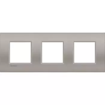 LNE4802M3SB Рамка 3 поста AIR, прямоугольная форма. СОФТ. Цвет Песчаник. Немецкий стандарт, пост 2 модуля. Bticino LIVINGLIGHT