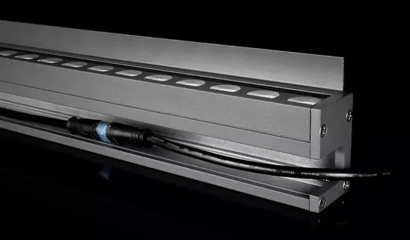 Архитектурный линейный светодиодный прожектор ЭМИТТЕР 36F-K-24-18-NCW