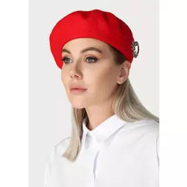 Берет с брошью