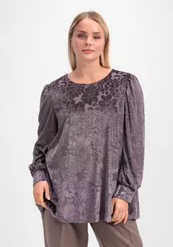 Блуза с цветами из бархата