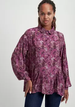 Блуза со сборкой в рельефах