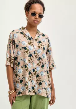 Блуза со спущенным плечом и с воротом шаль