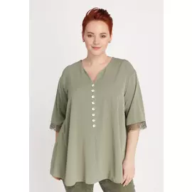 Блуза свободная с V-образным вырезом