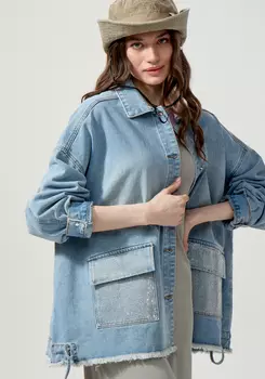 Джинсовая куртка со стразами на карманах