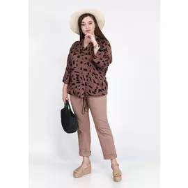 Костюм-двойка с однотонными брюками