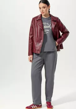 Костюм из брюк и свитшота с принтом на груди