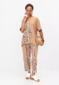 Костюм с асимметричными вставками