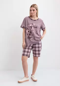 Костюм с клетчатыми шортами