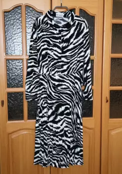 Платье с плиссированной юбко Resale