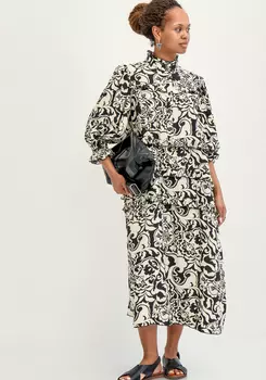 Платье с ярусами и обьёмным рукавом