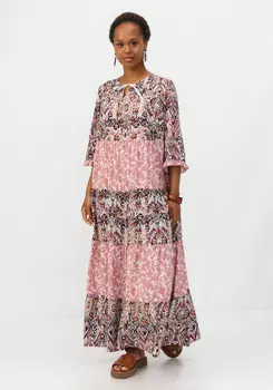 Платье с ярусами и комбинированным принтом