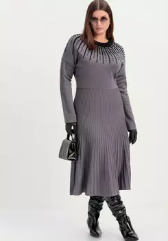 Платье с жемчужным узором на груди