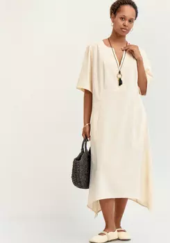Платье свободного кроя с подвеской