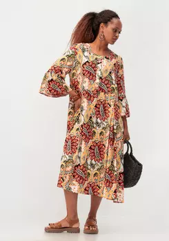 Платье свободного силуэта с рюшей по рукавам