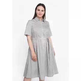 Платье в полоску с поясом на талии